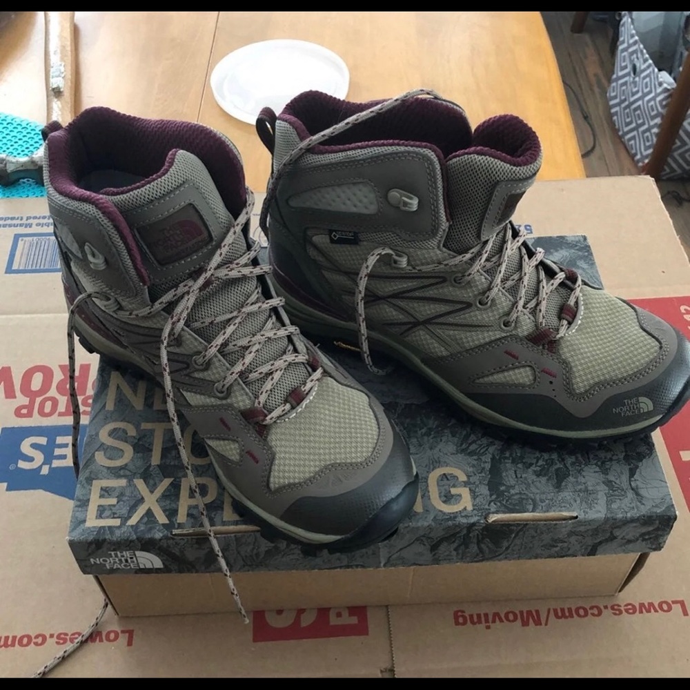 Brand new North Face Hiking Shoes sz 9